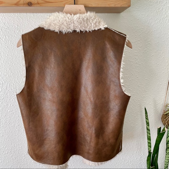 Velvet vegan leather sherpa lined vest - Picture 2 of 9
